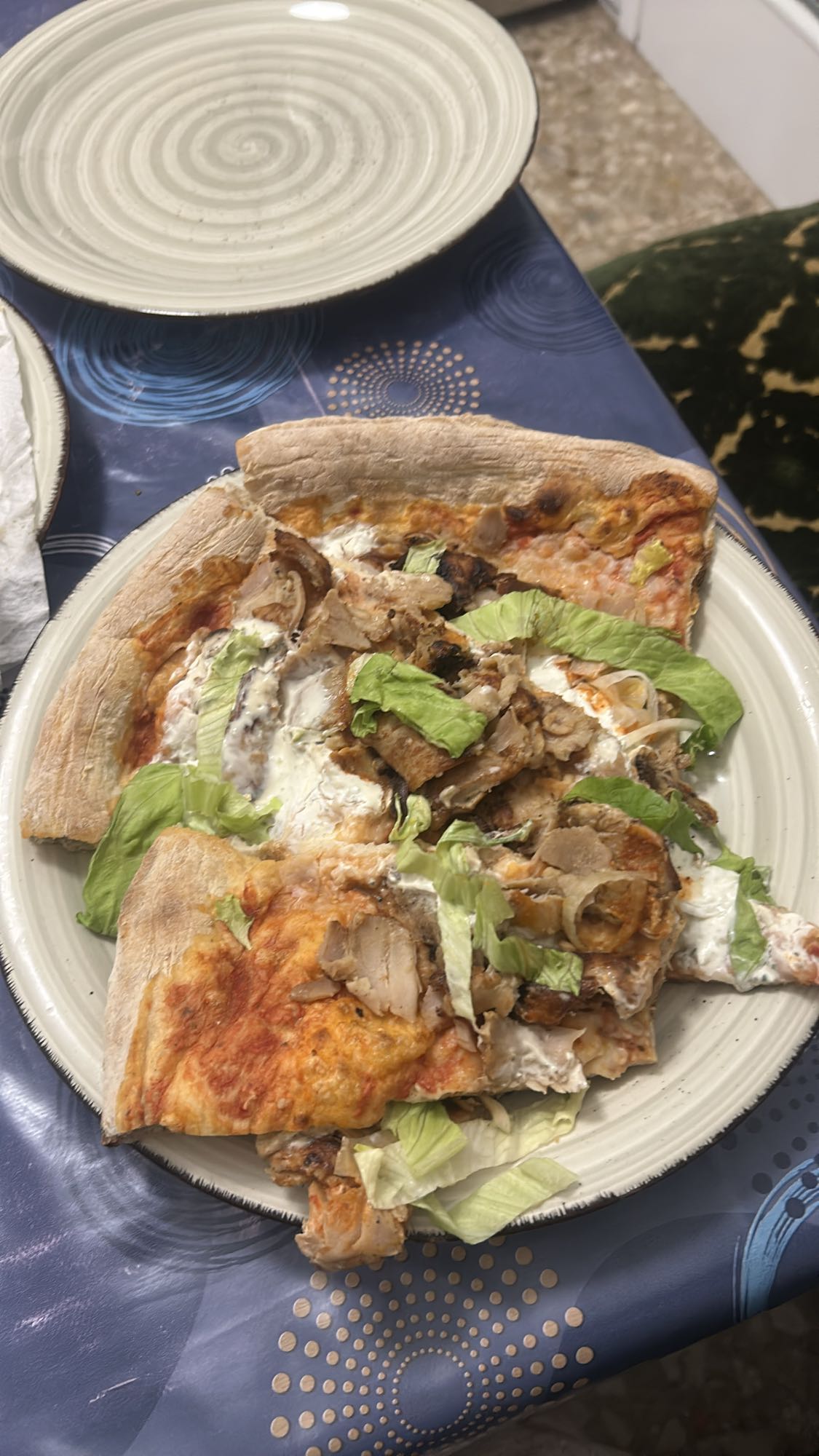 Pizza kebab e lattuga