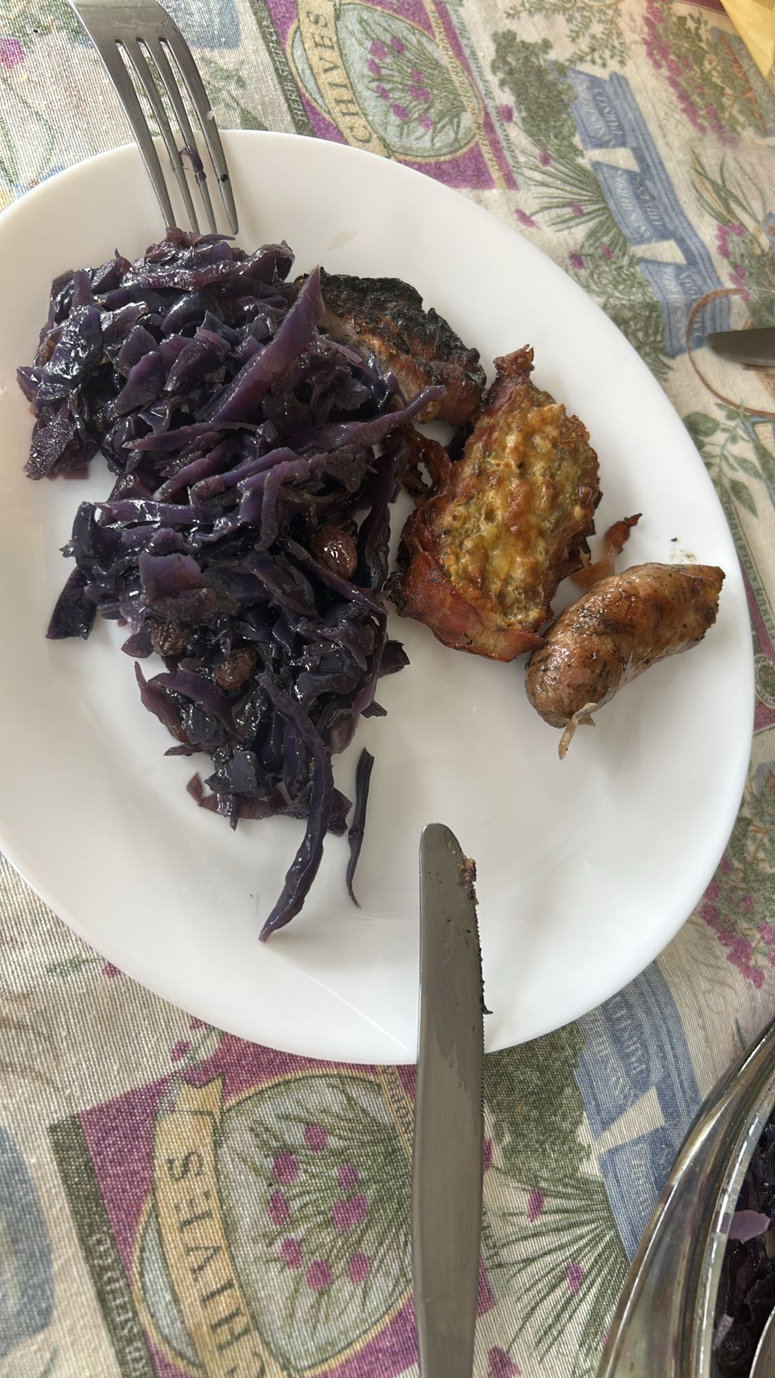 Varza rosie cu carnati