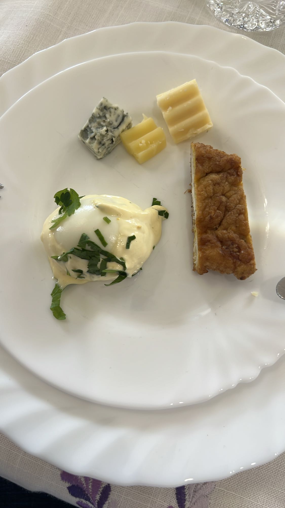 Branzeturi cu ou si placinta