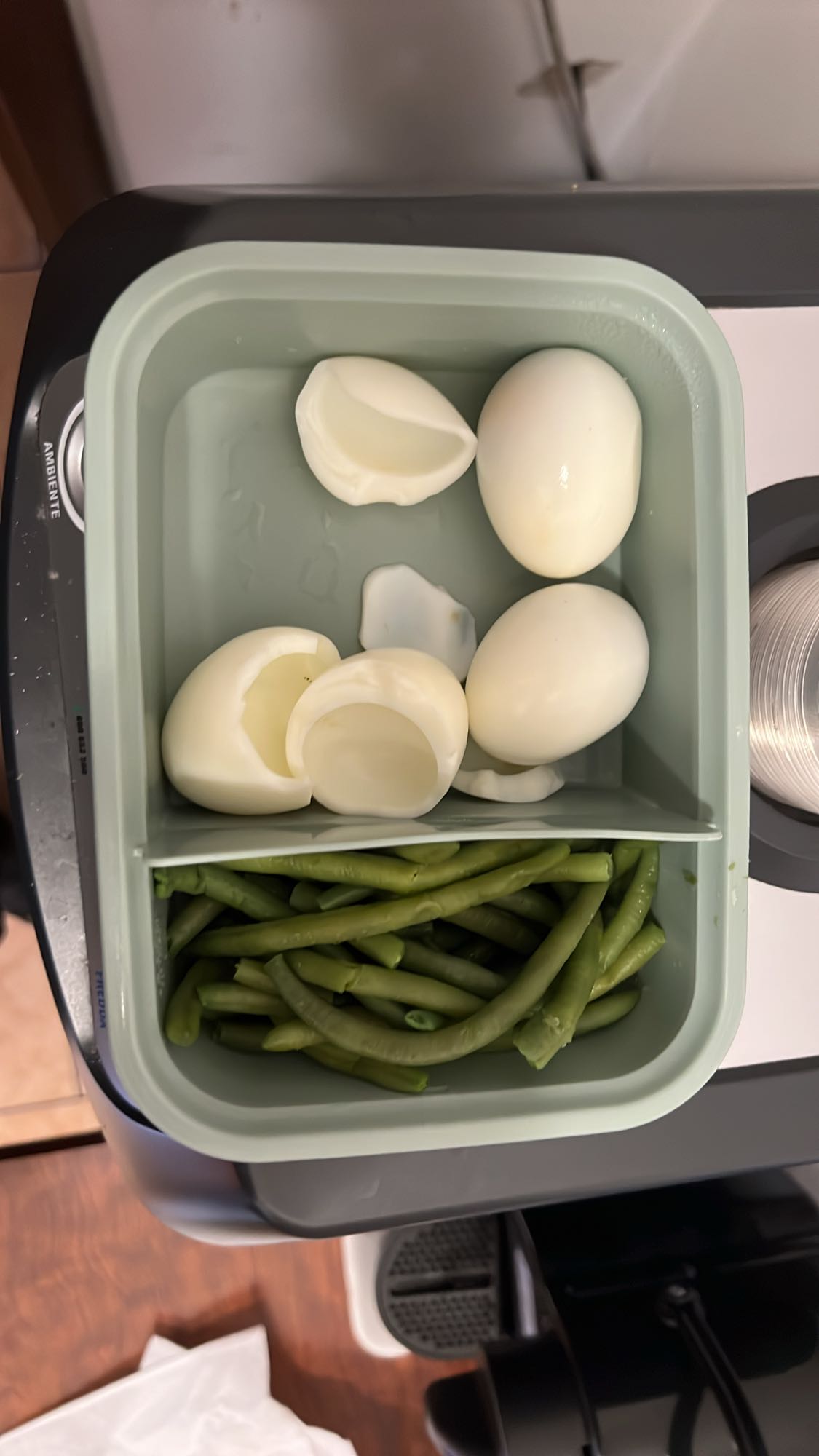 Uova sode e fagiolini