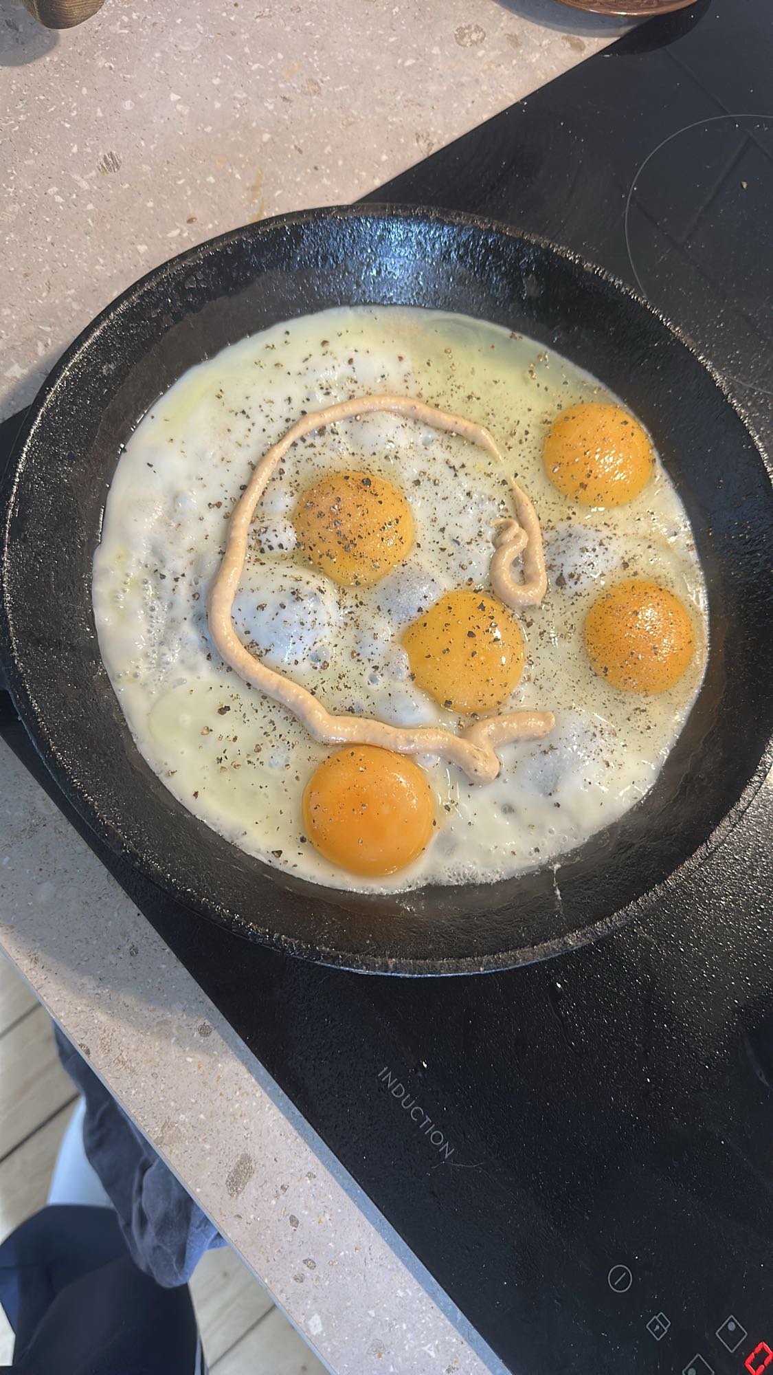 Stekta ägg med sås