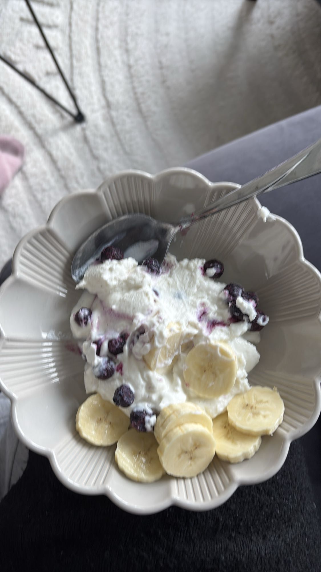 Keso med banan och bär