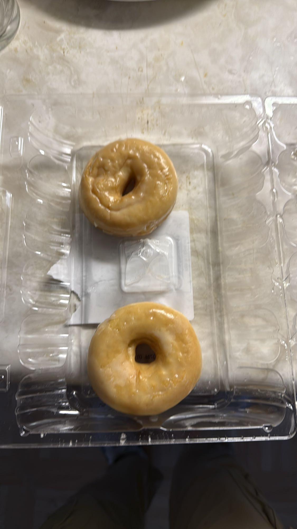 Deux donuts glacés