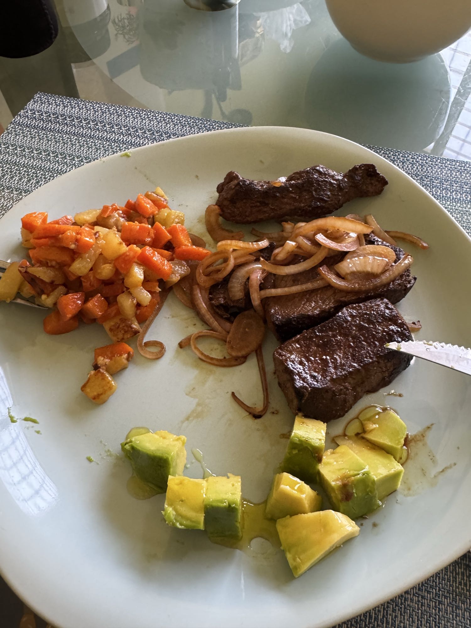carne con aguacate