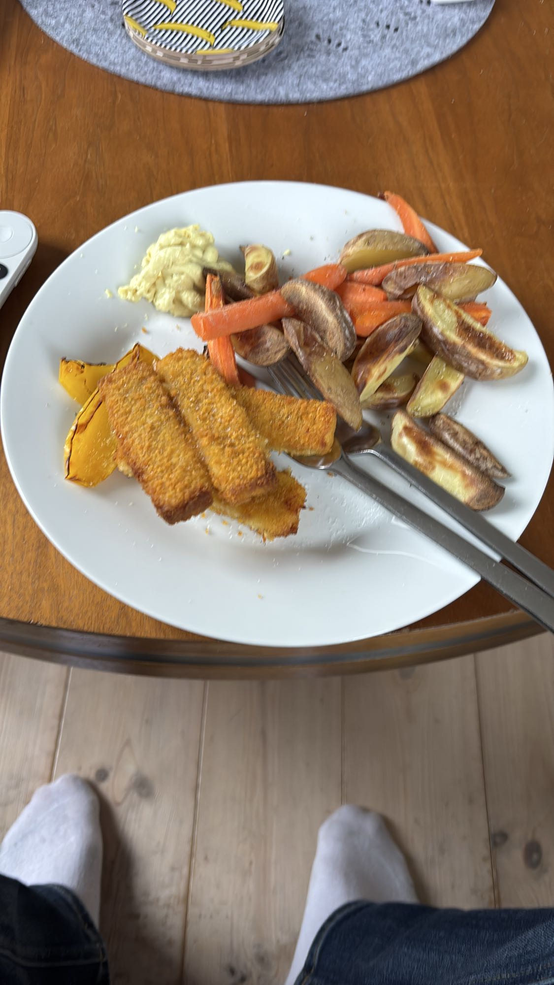 Panerad fisk med rotfrukt