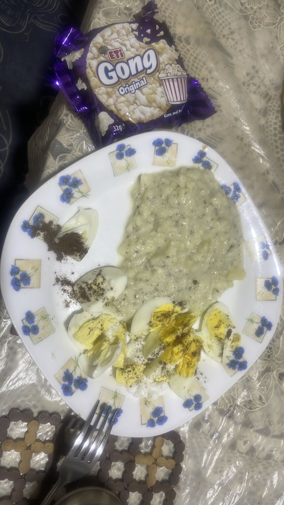 Eggs with porridge