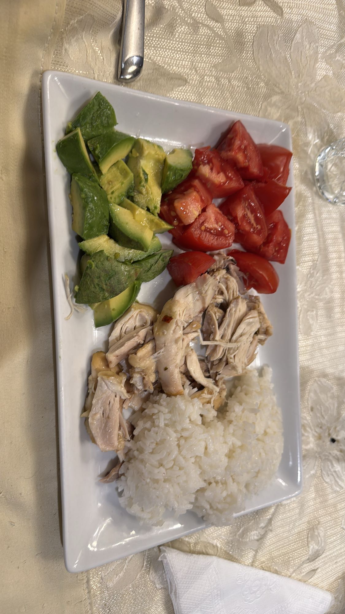 pollo con arroz y aguacate