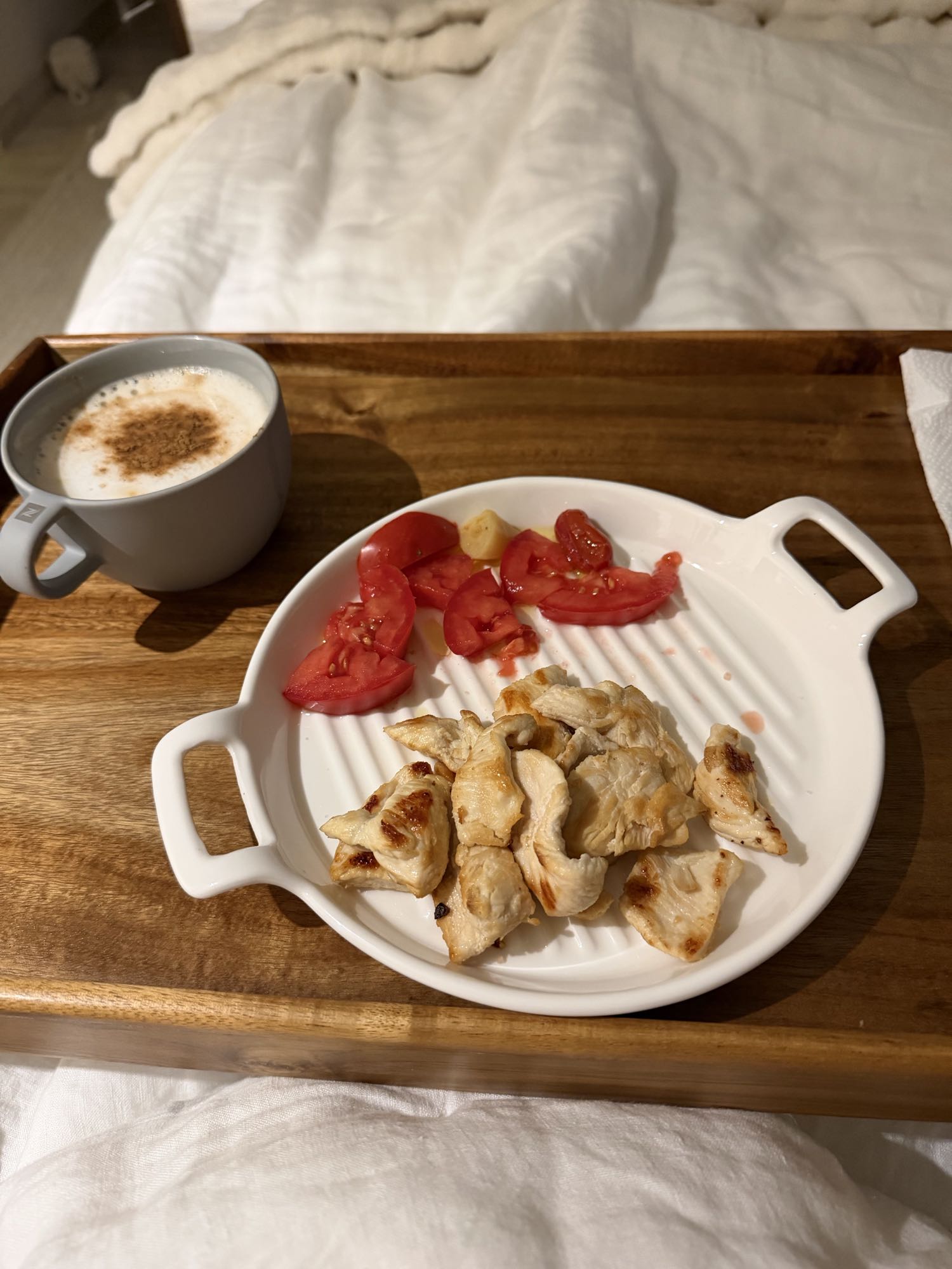 pollo con tomate, ajo y café