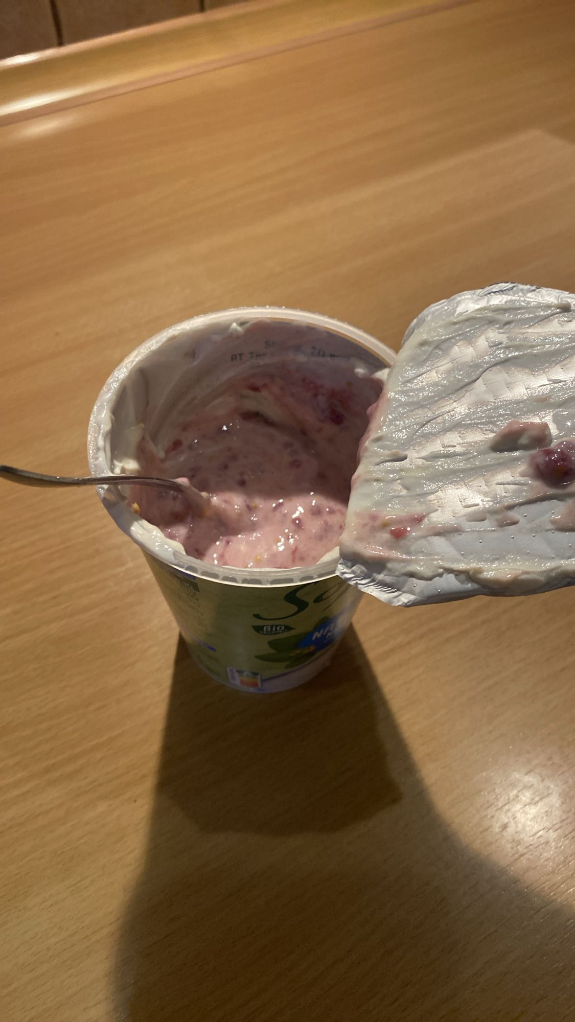Jogurt z owocami