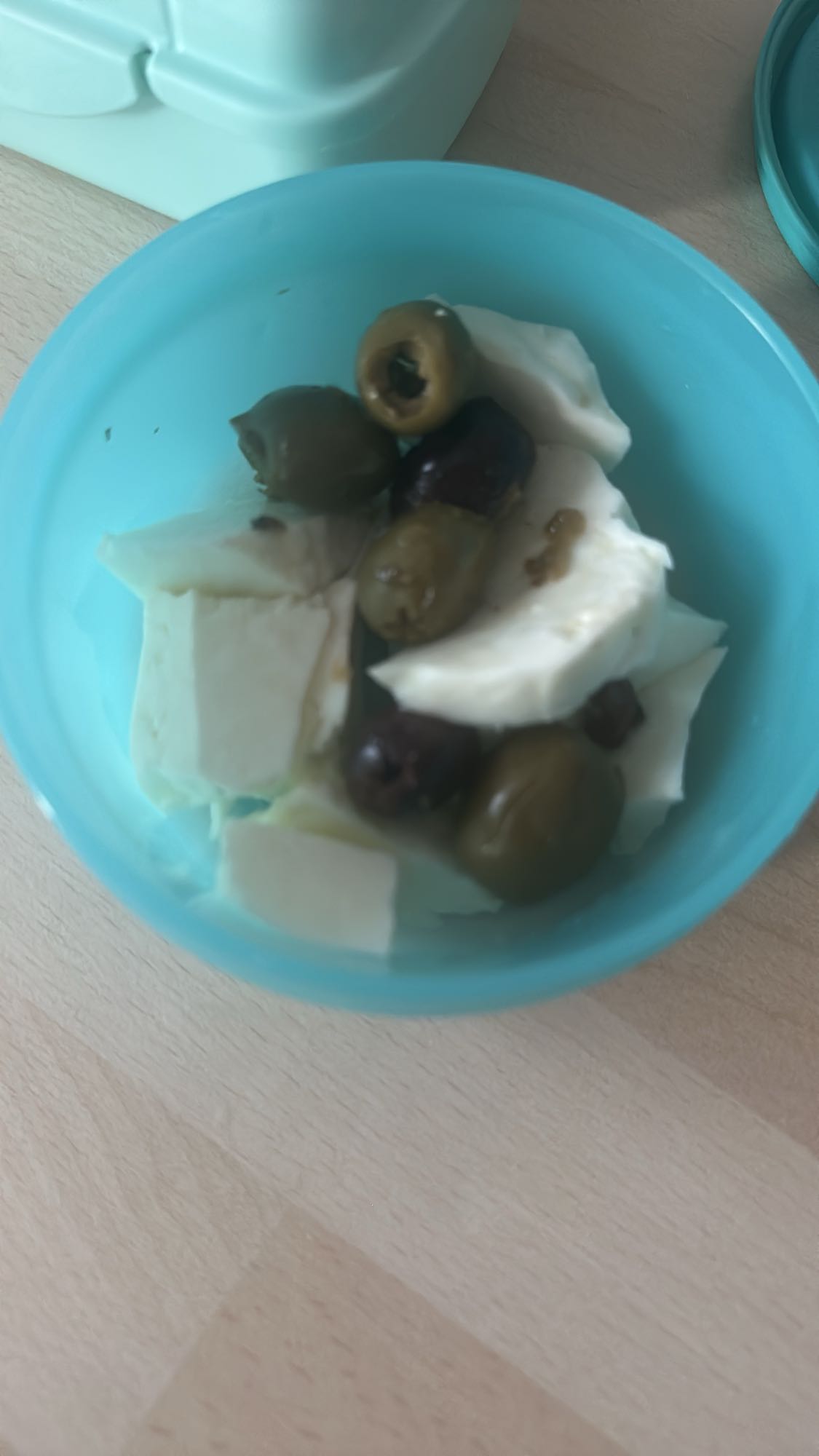 Beyaz peynir ve zeytin