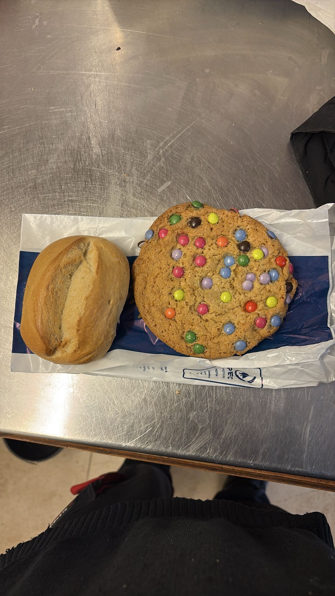 Brötchen mit Smartieskeks