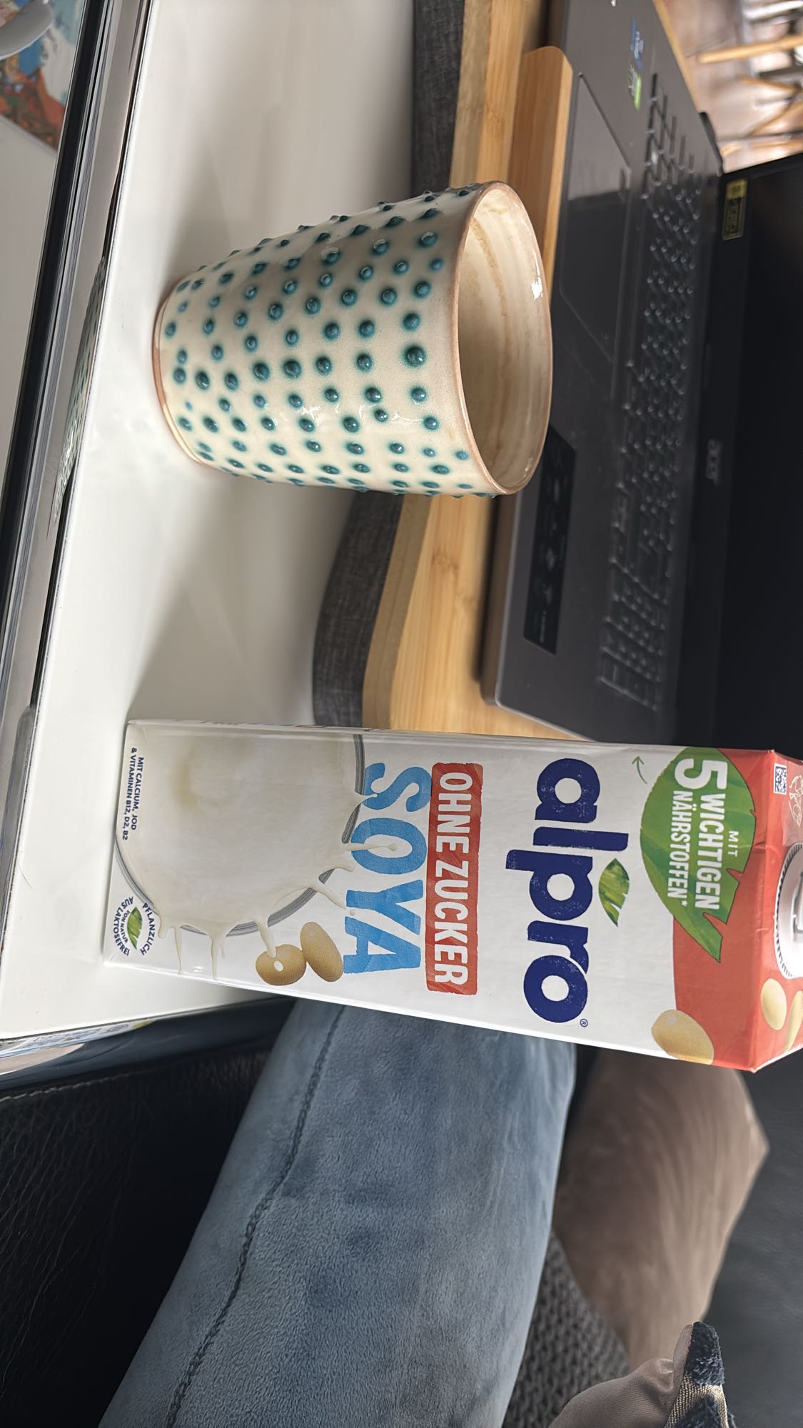 Zwei Kaffee mit Sojamilch ohne Zucker
