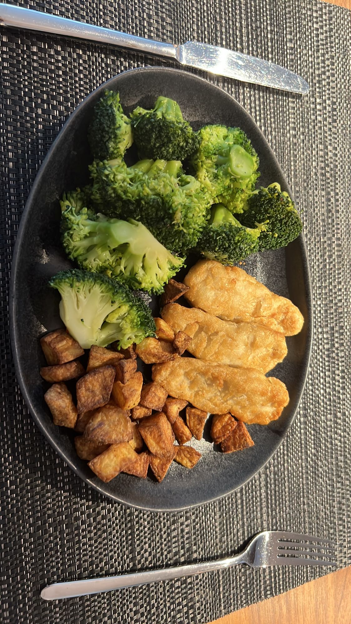 Chicken Nuggets mit Brokkoli und Kartoffeln