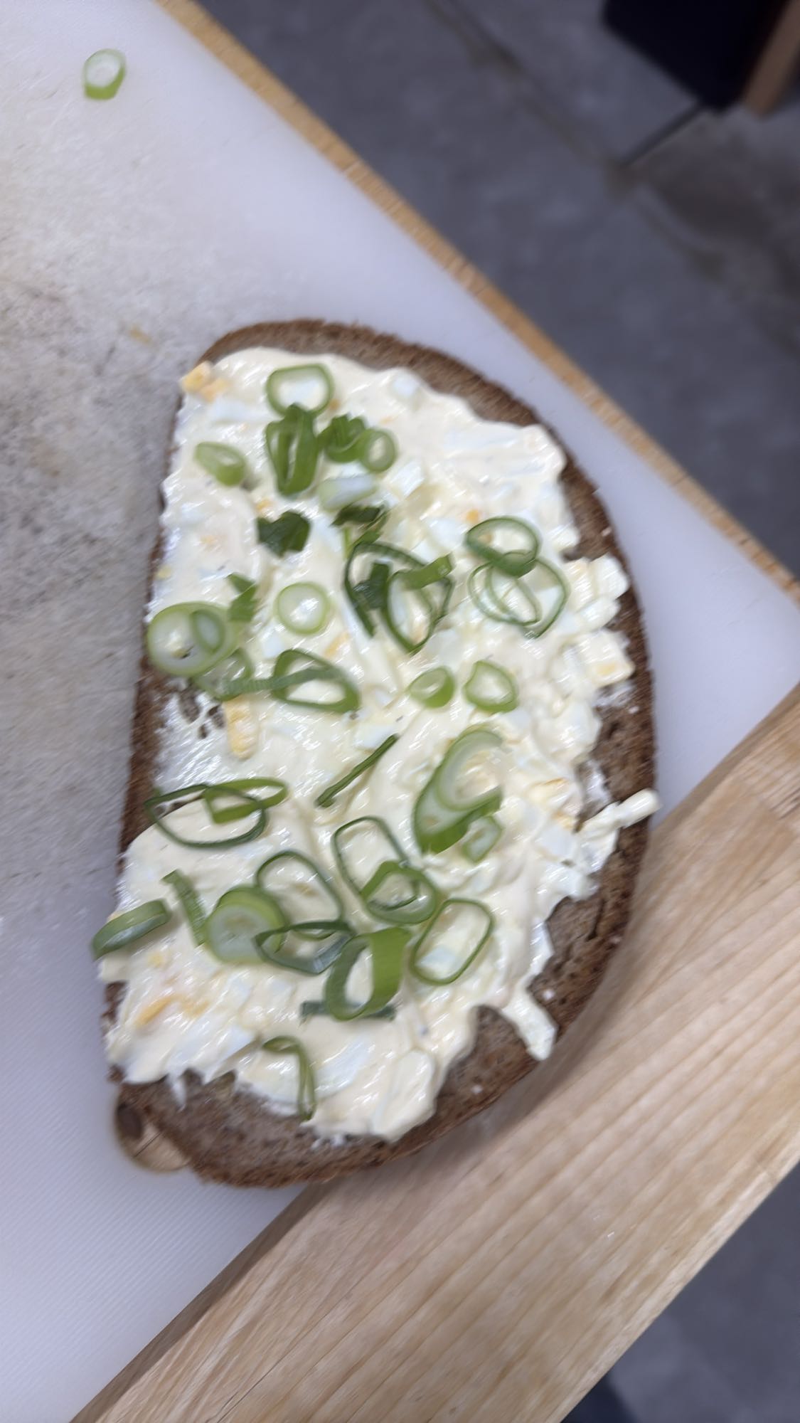 Brood met eiersalade