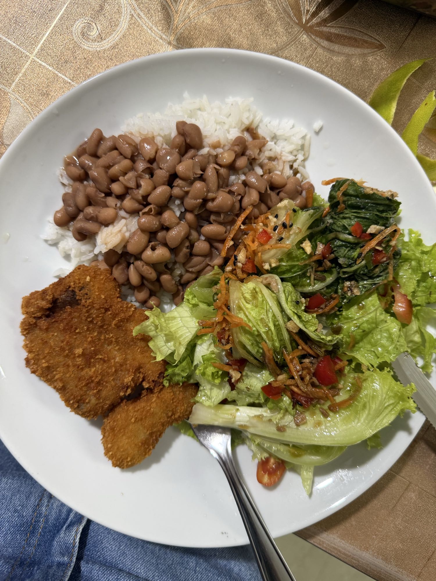 Arroz, feijão e salada