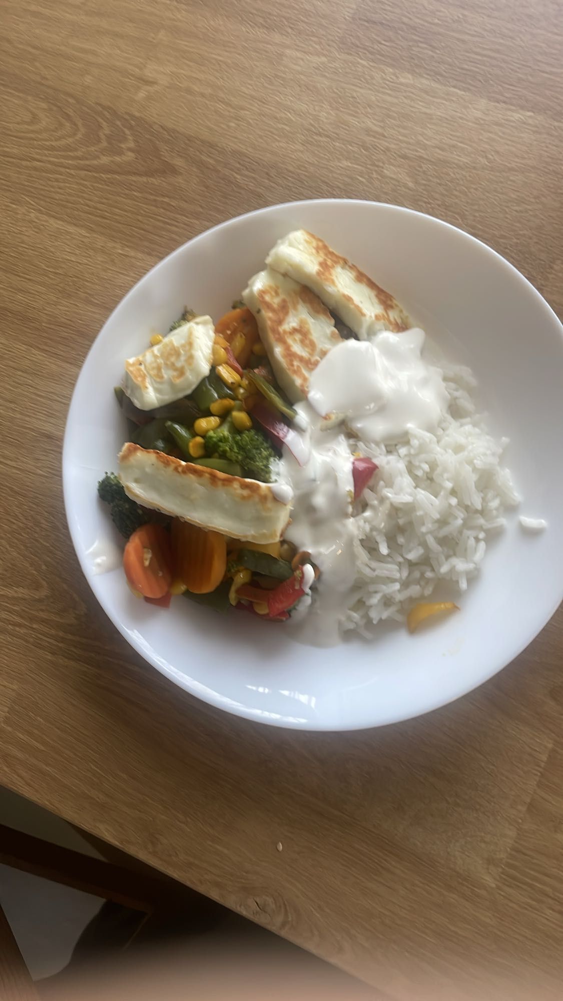 Ryż z halloumi i warzywami