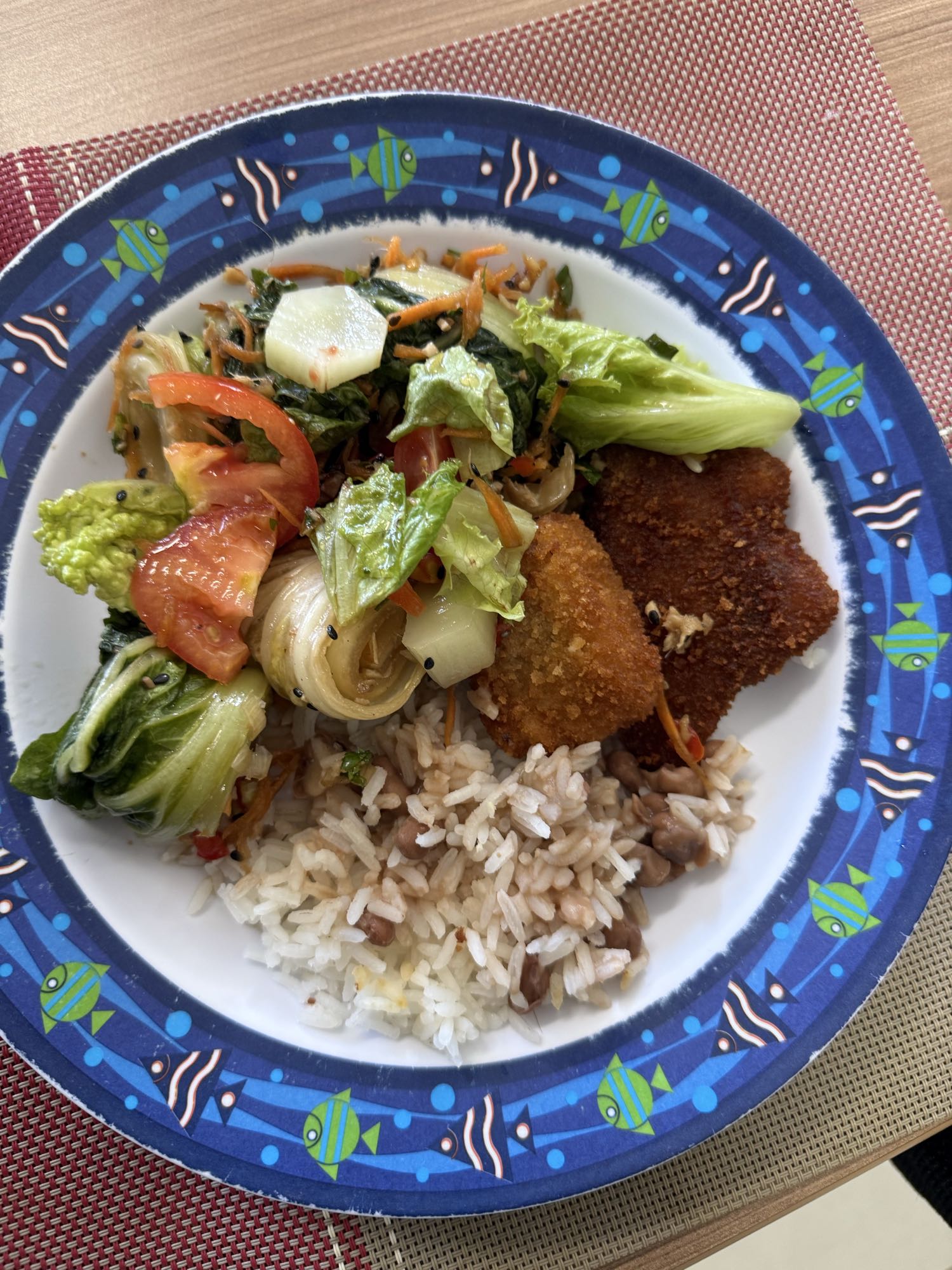Arroz, feijão e salada
