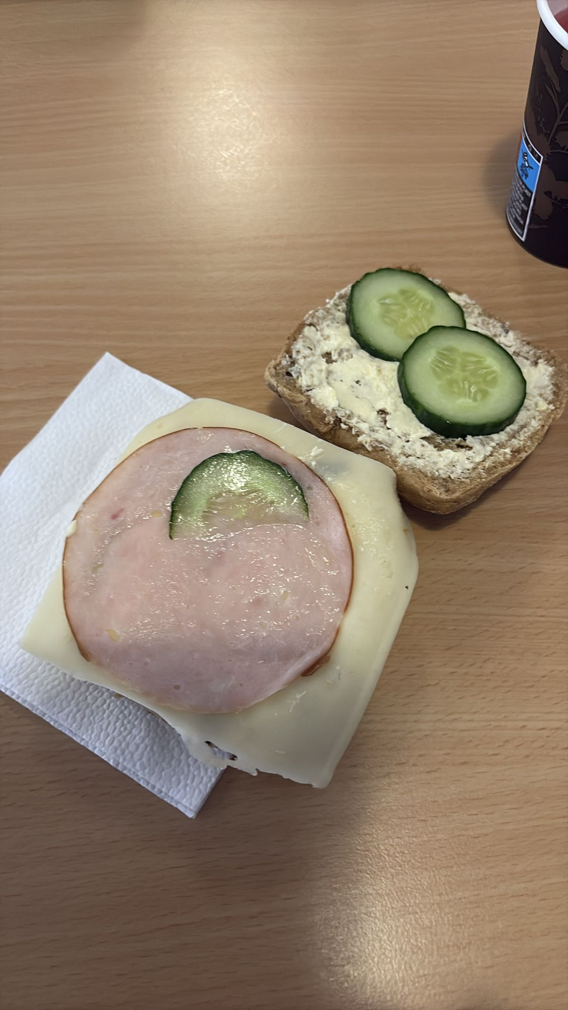 Smörgås med ost och skinka