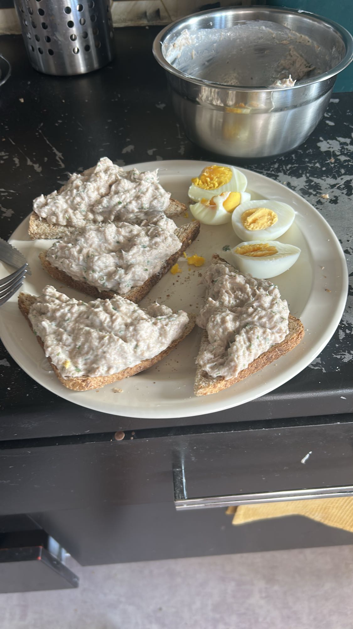 Tartines au thon et œufs