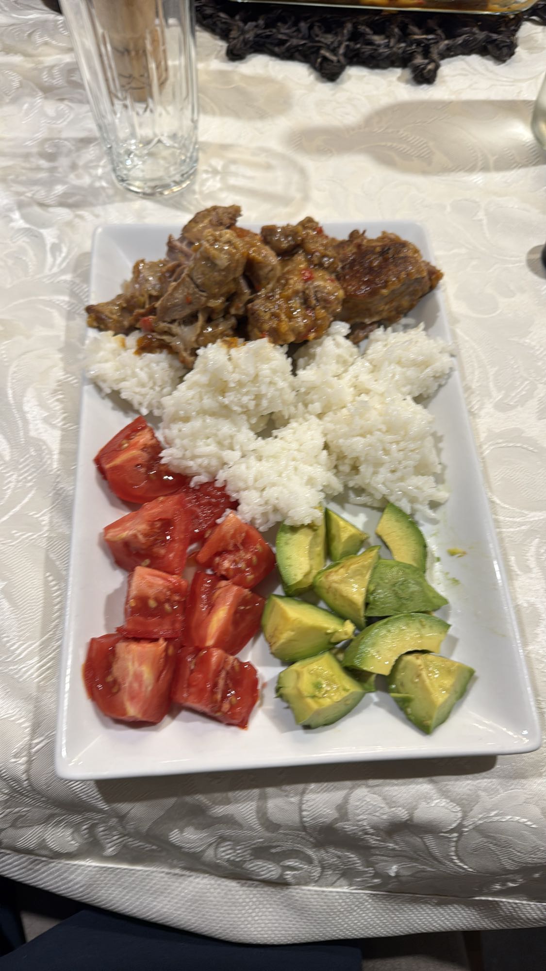 arroz con carne y aguacate