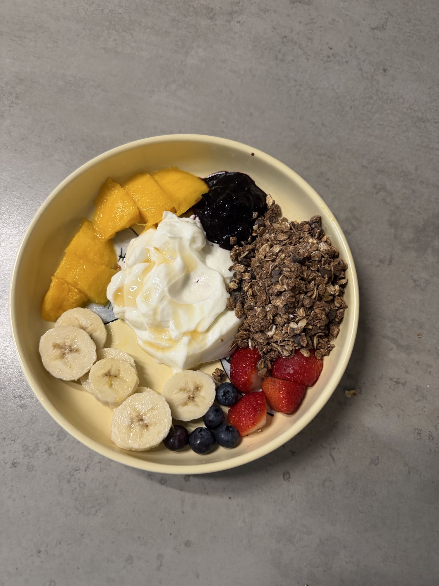 bol de yogur con frutas