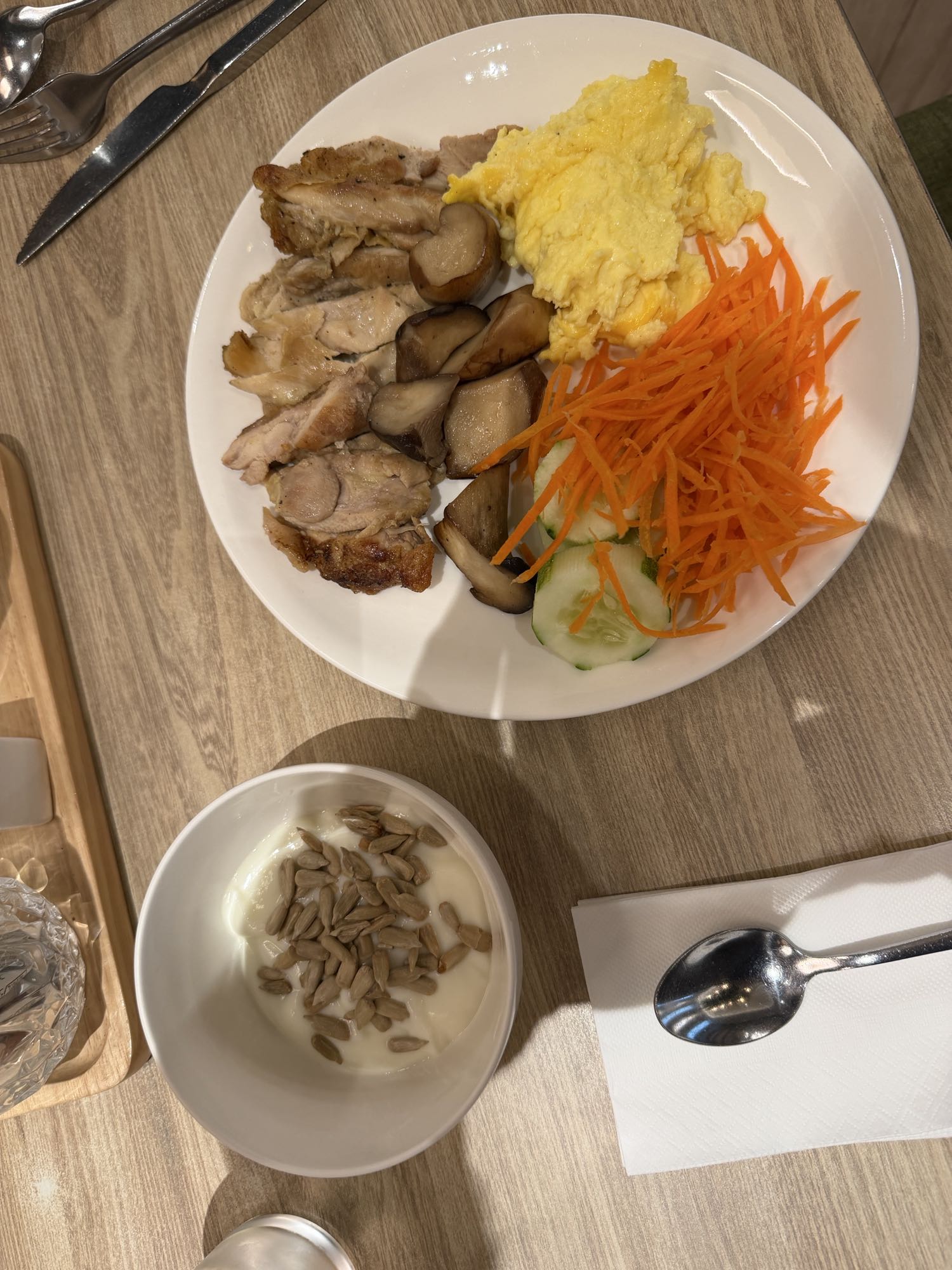 Piatto misto con yogurt