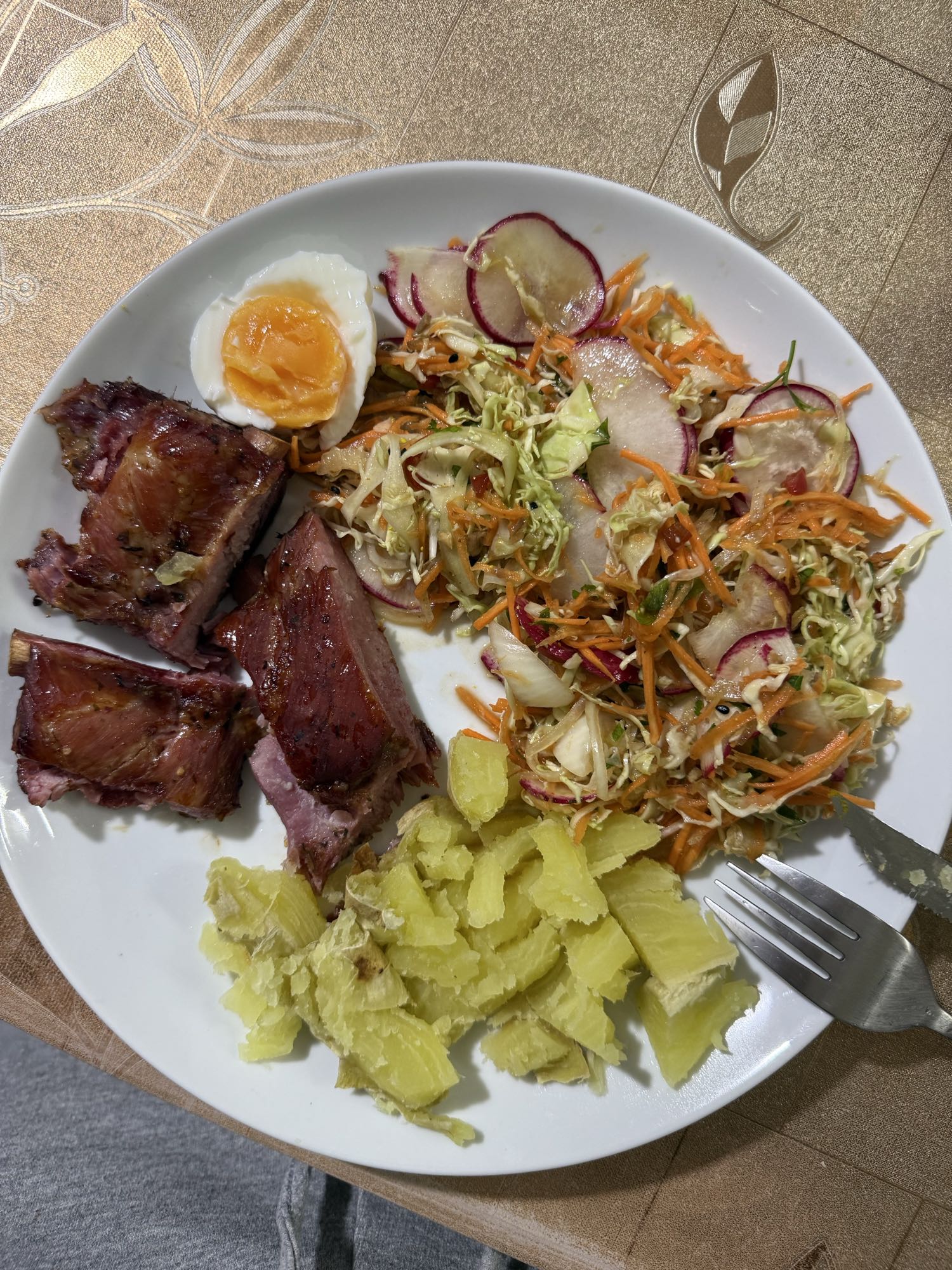 Costela com salada