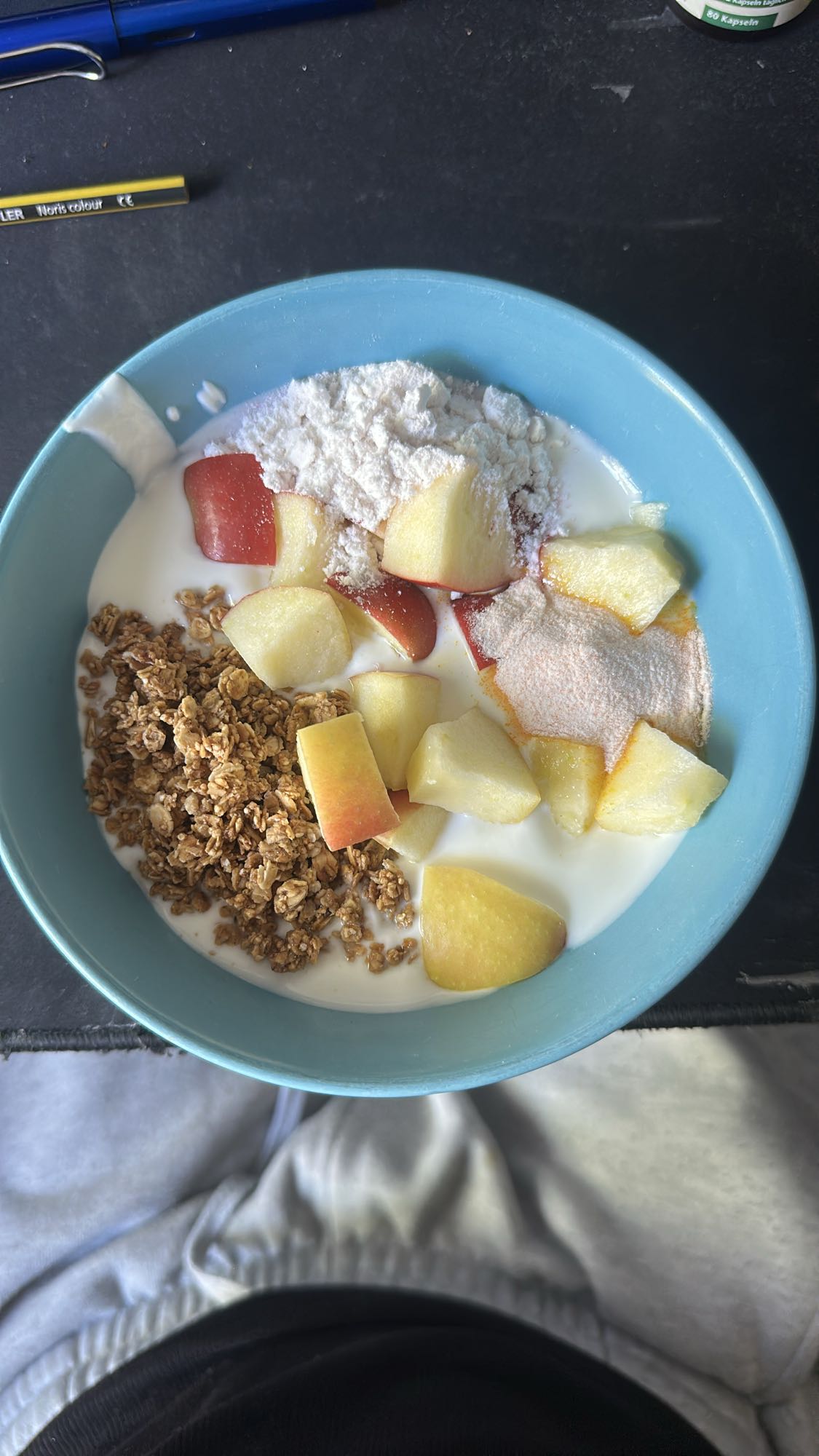 Joghurt-Bowl mit Apfel