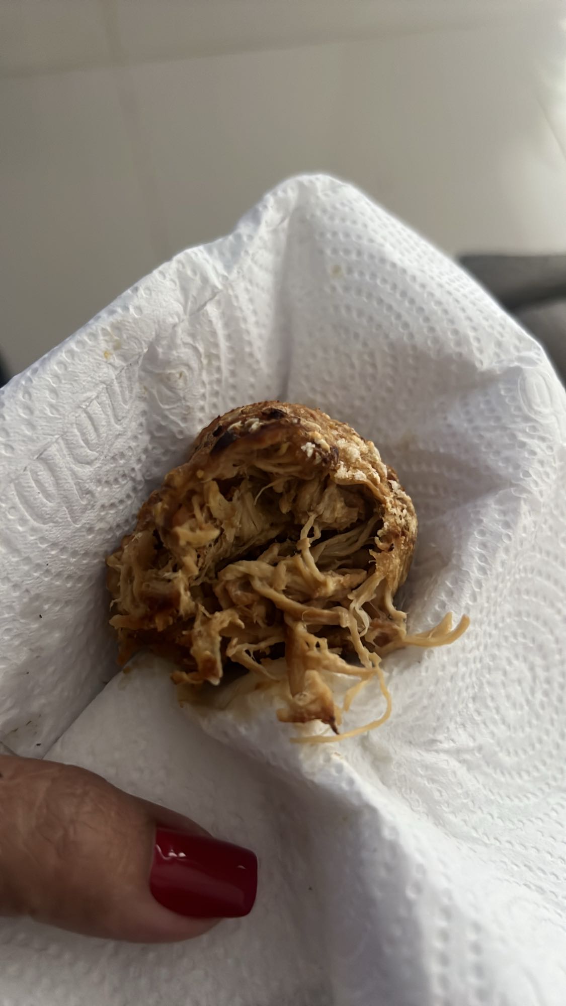 Bolinho de frango passado na farinha panco