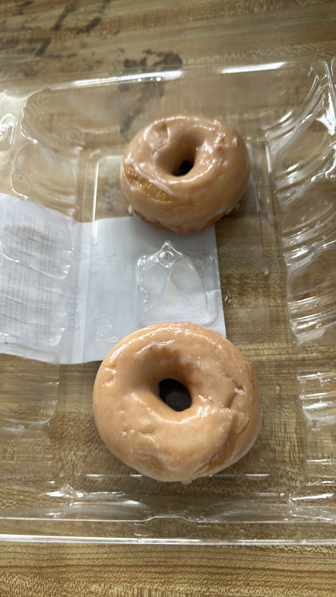 Deux donuts glacés