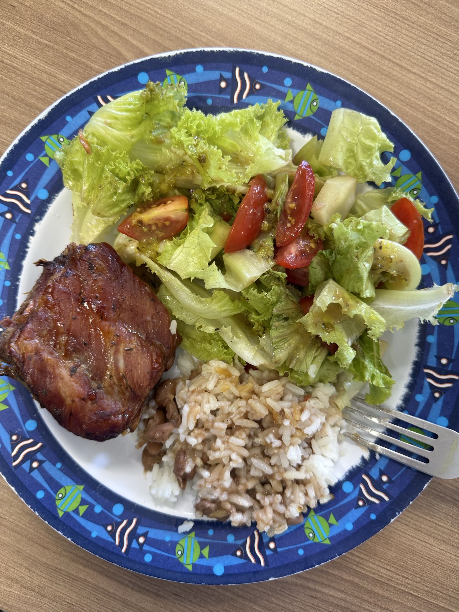 Arroz, feijao e salada