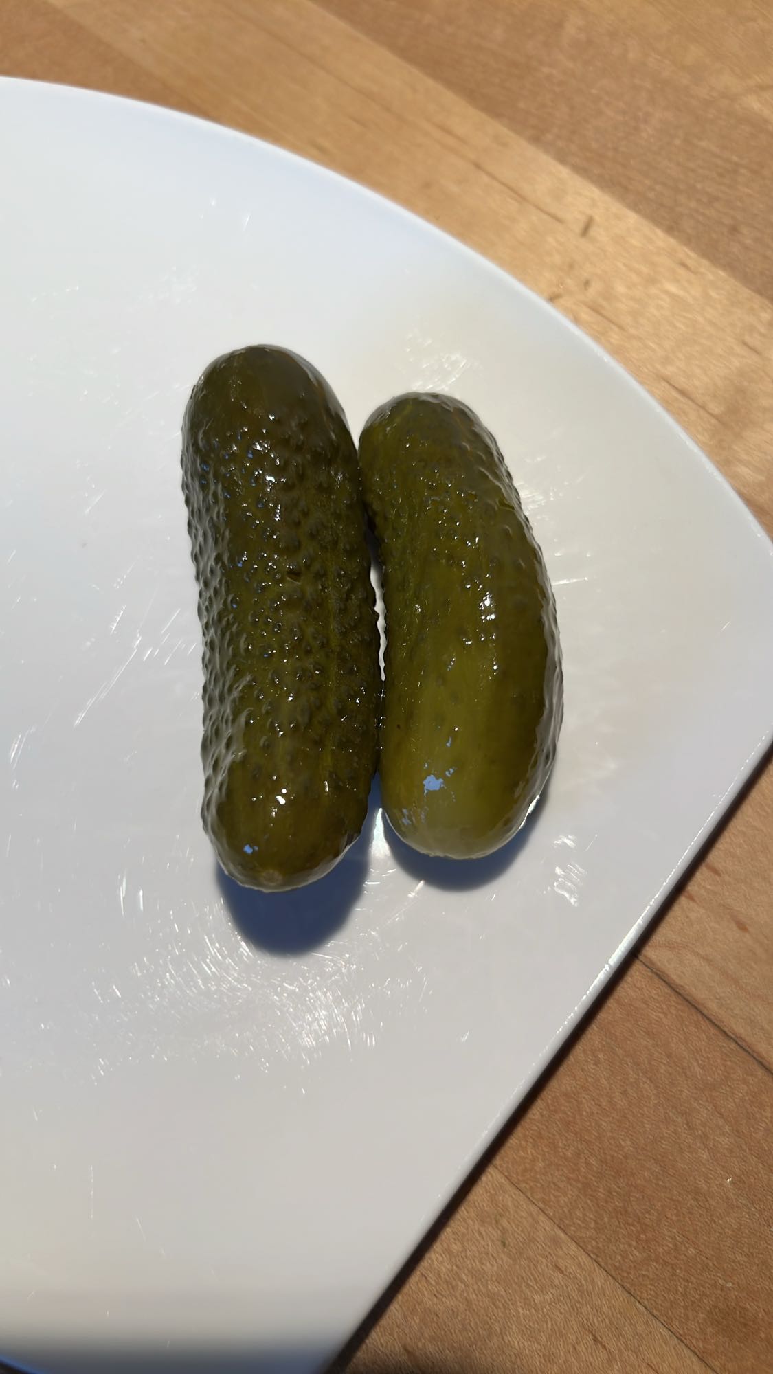 Zwei Gewuerzgurken