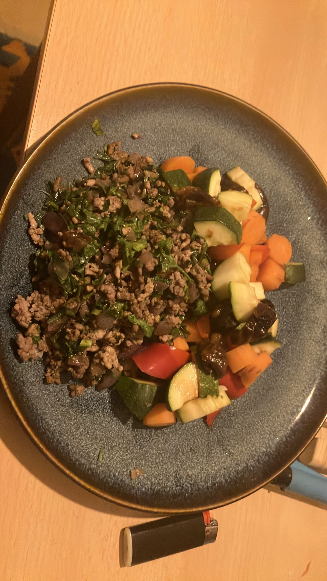 Carne moída com legumes