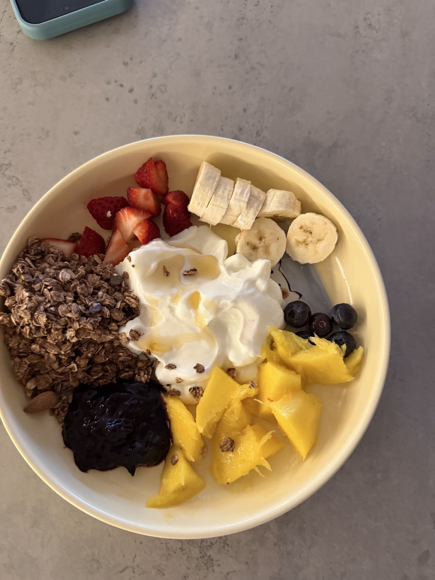 bol de yogur con fruta