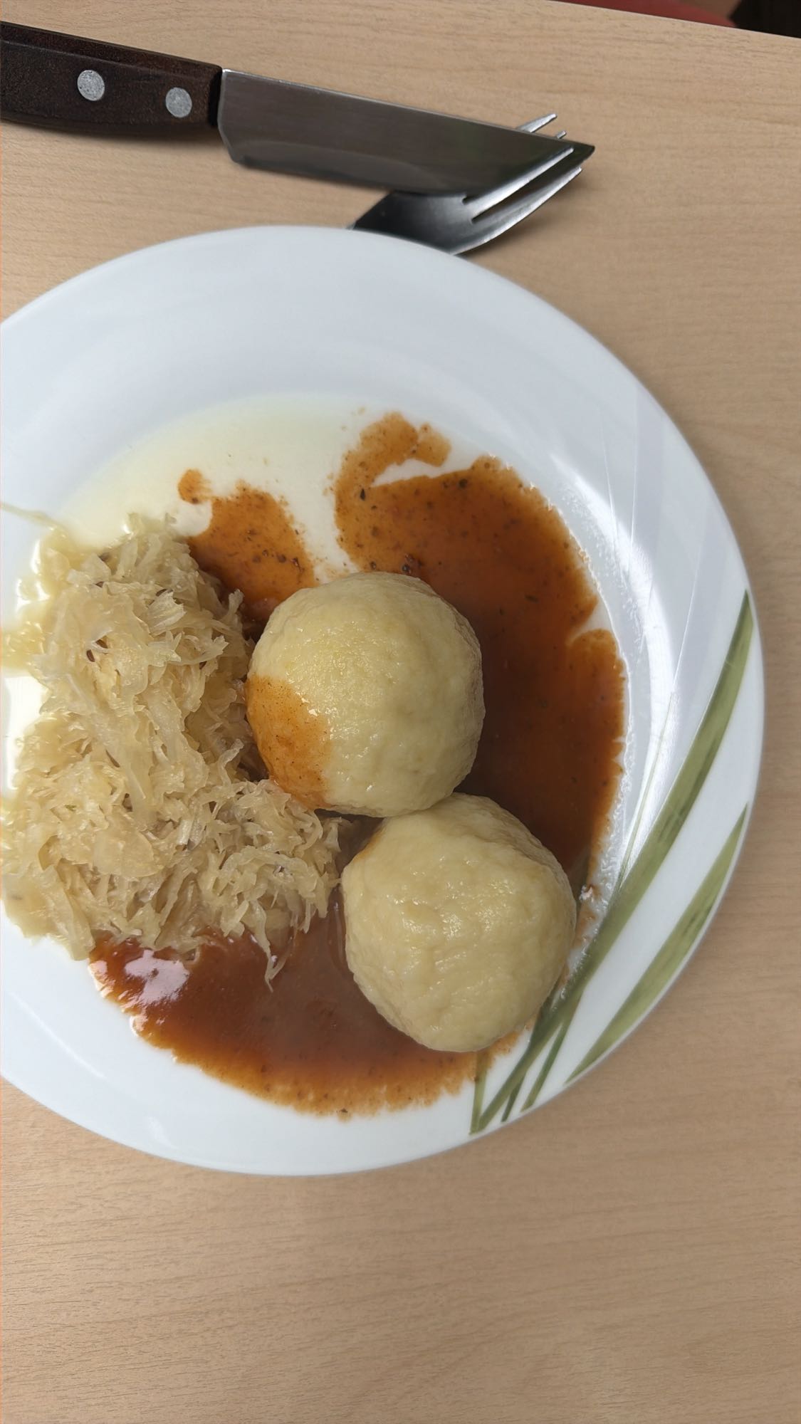 Knödel mit Sauerkraut