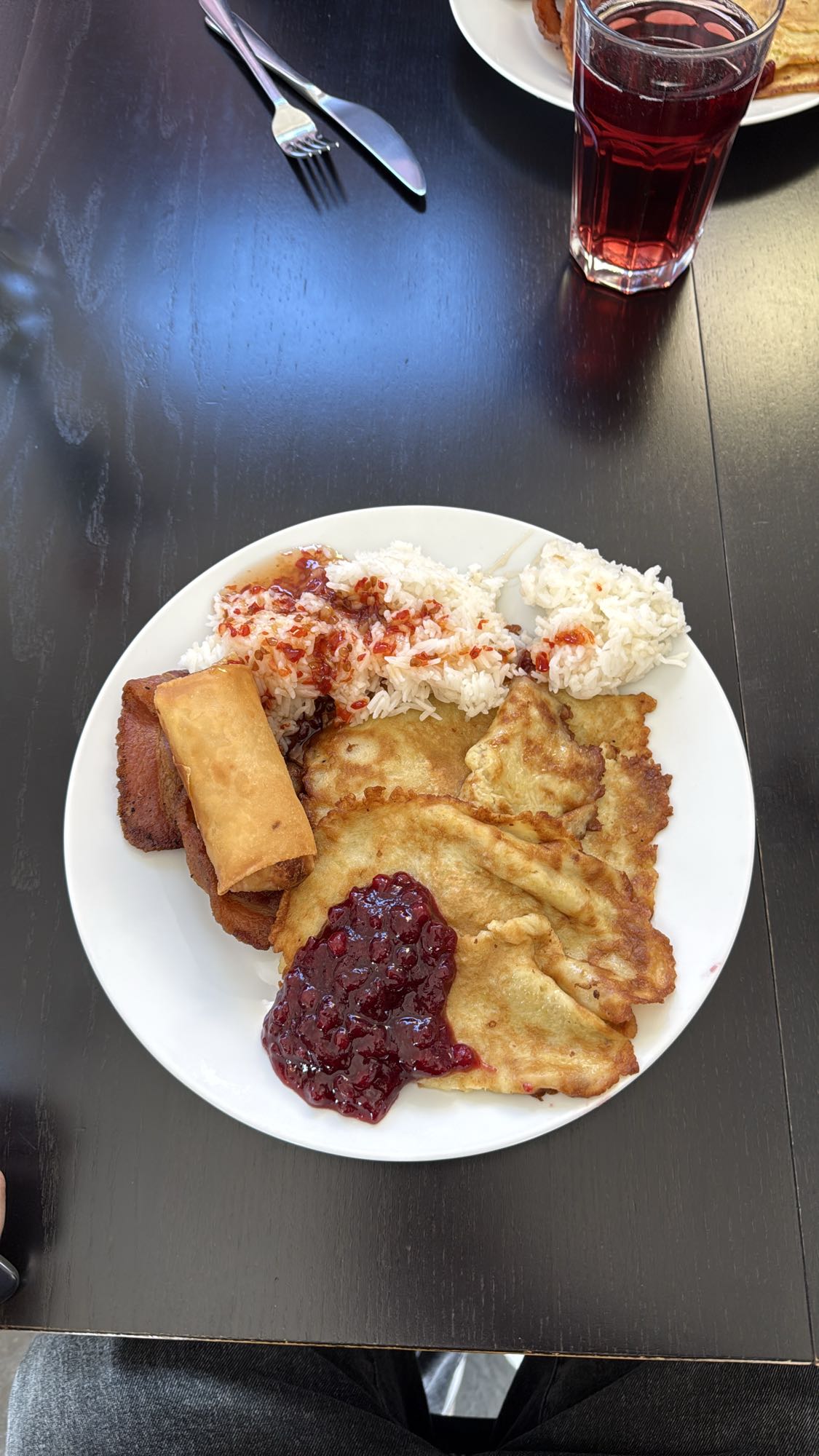 Ris med plättar och sylt