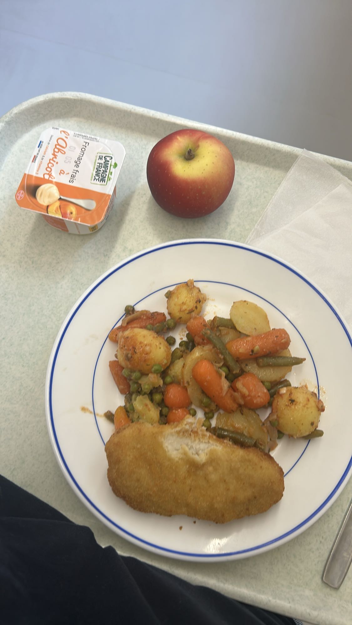Poisson pané et légumes