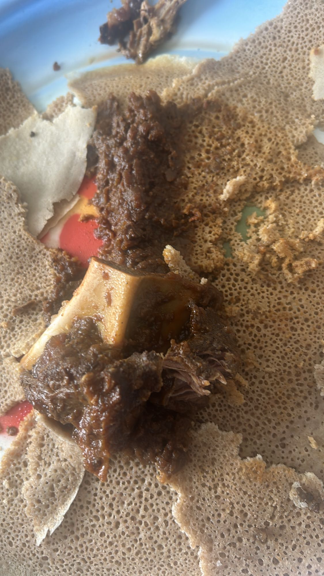 Injera mit Rindfleisch