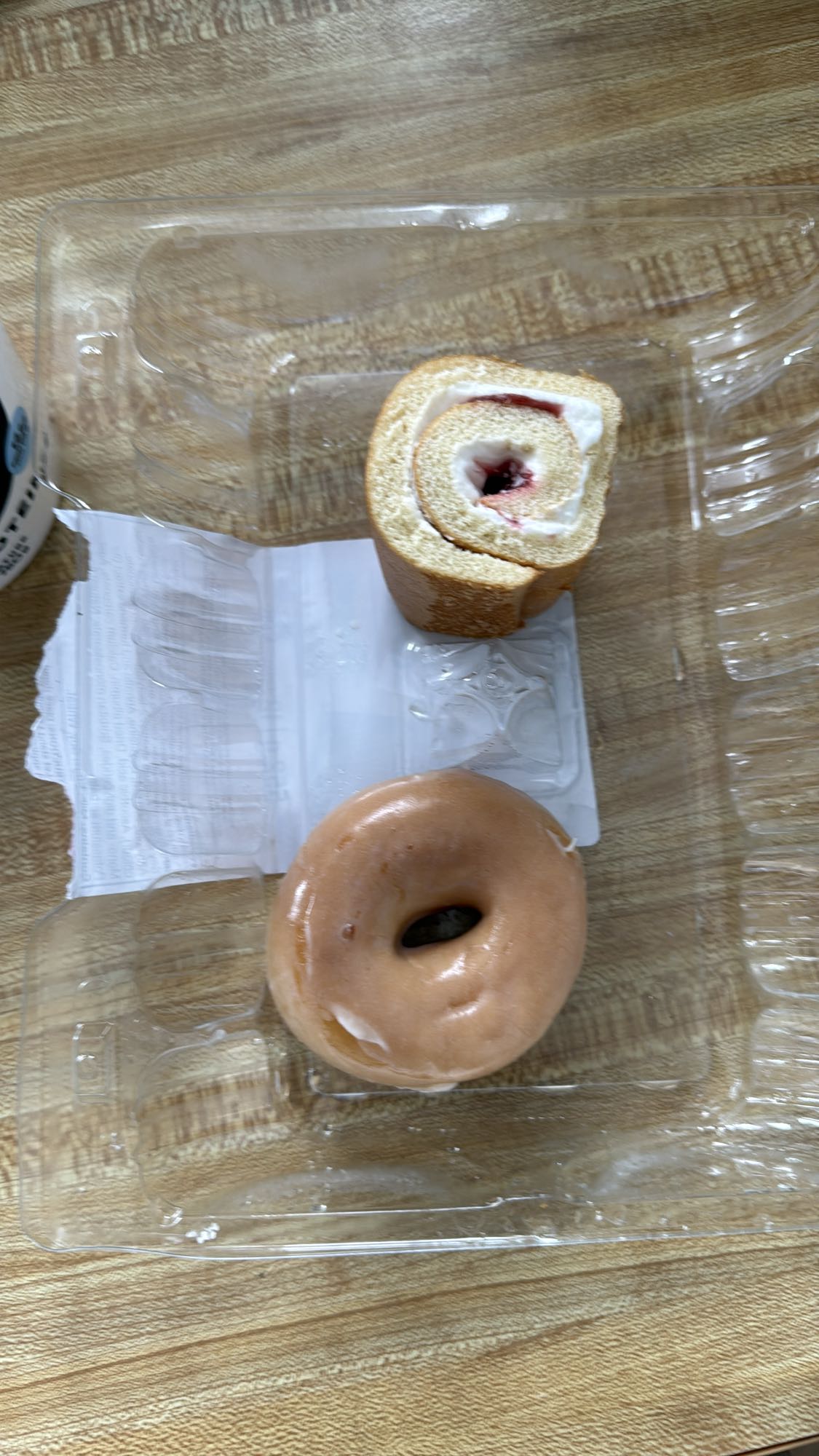 beignet et gâteau roulé