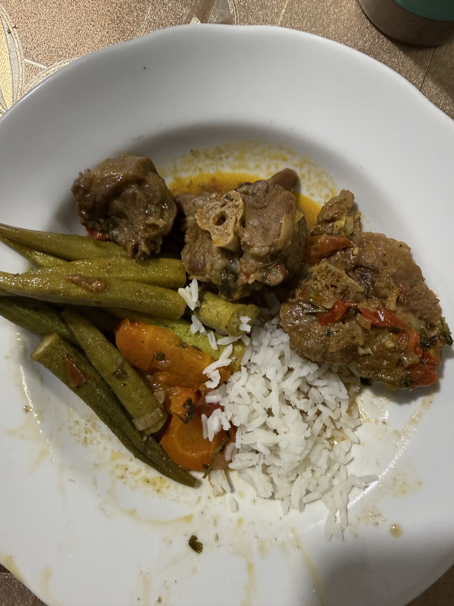 Arroz com quiabo e carne