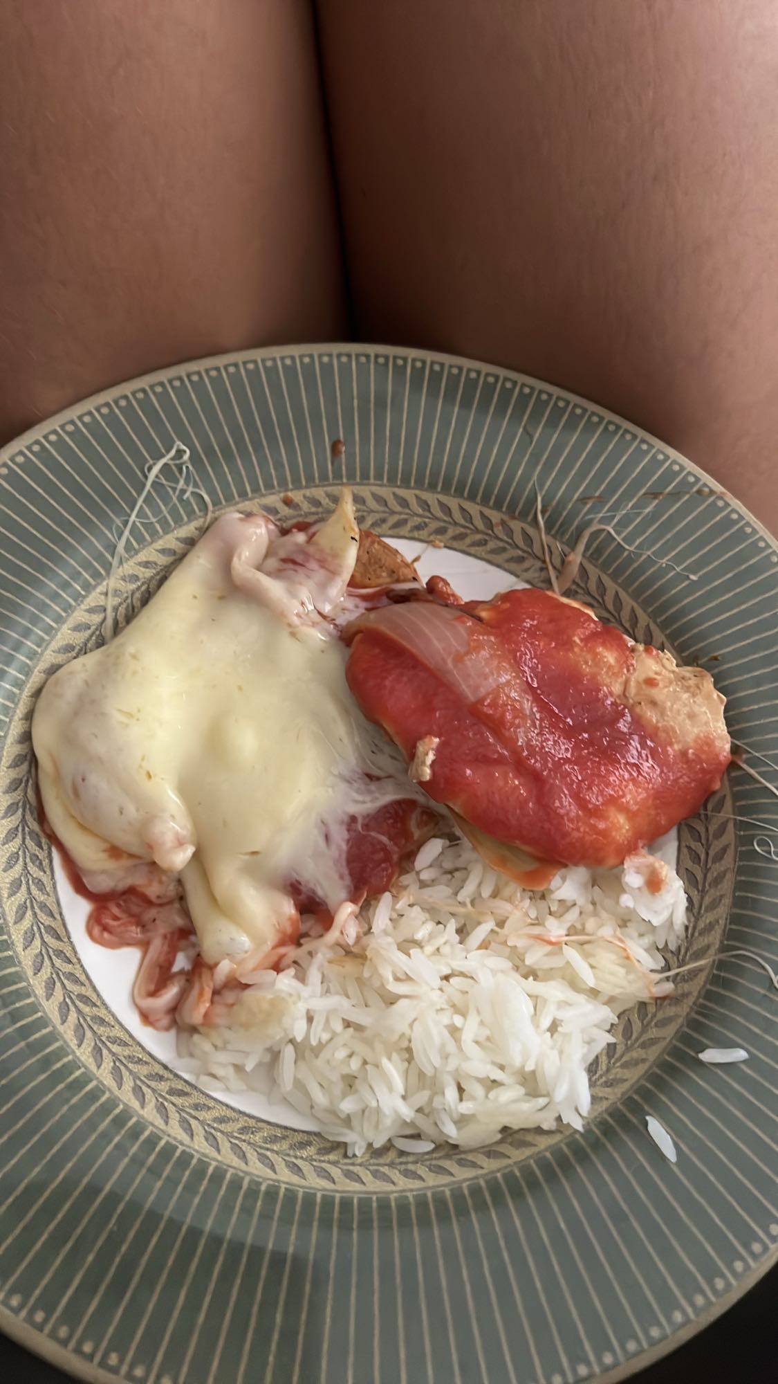 frango grelhado à parmegiana com 80 gramas de arroz