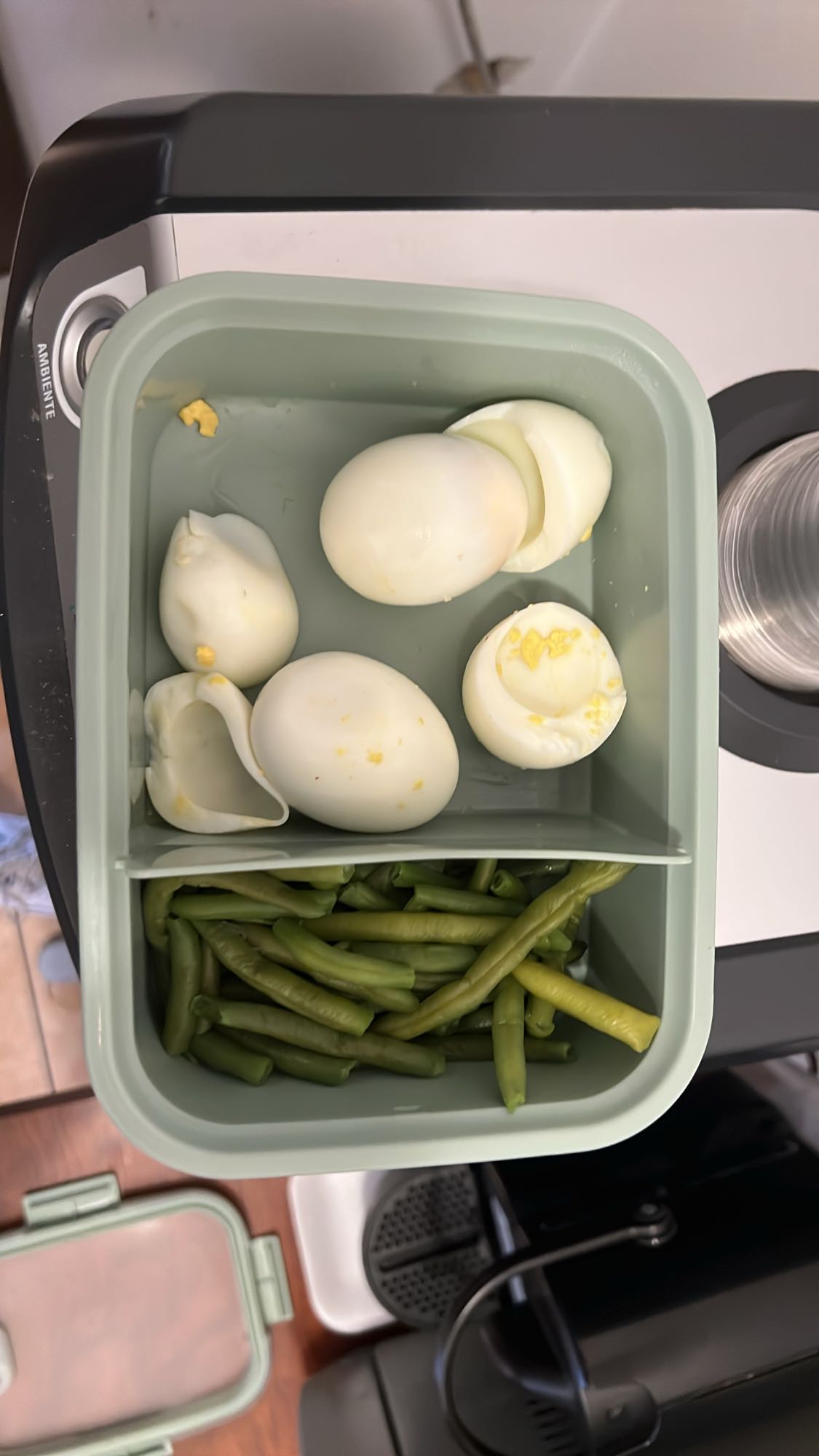 Uova sode e fagiolini