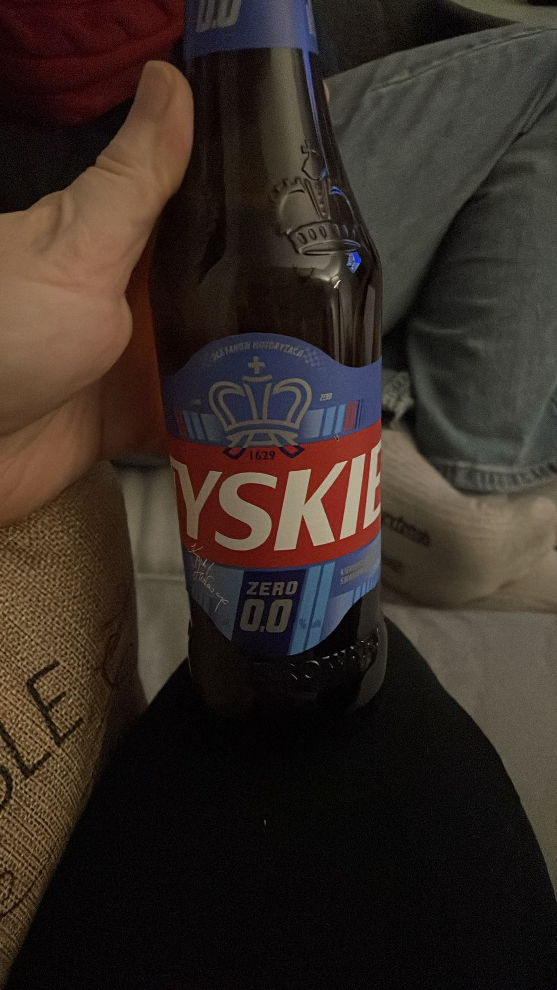Piwo bezalkoholowe z kabanosem i pistacjami