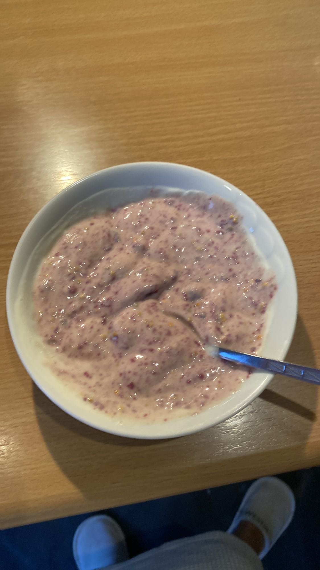 Jogurt z malinami i owsem