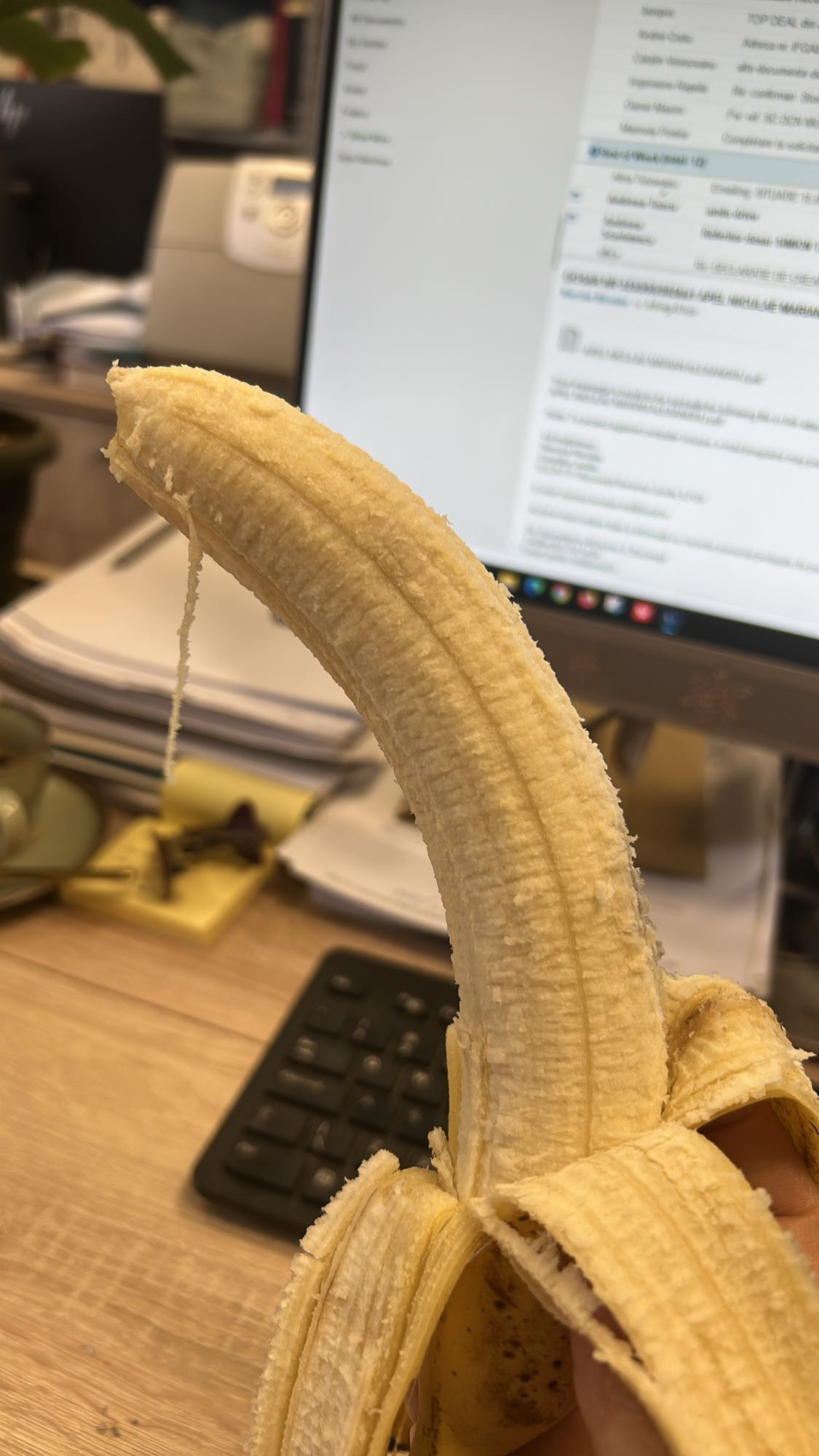 Banană decojită