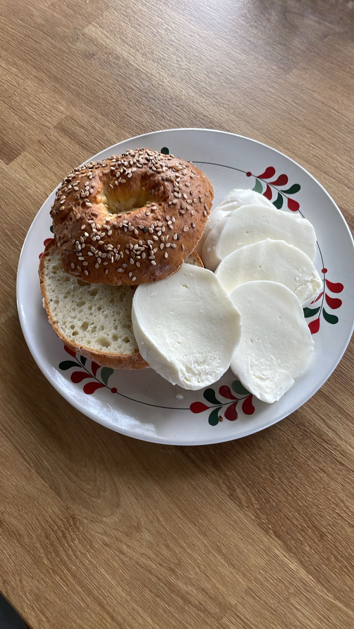 bajgiel z sera białego i mąki orkiszowej z mozzarellą light