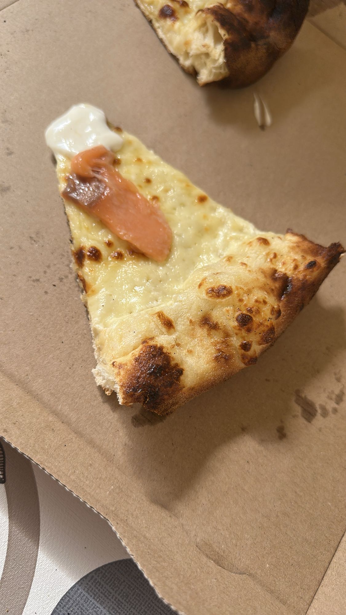 Felie de pizza cu somon