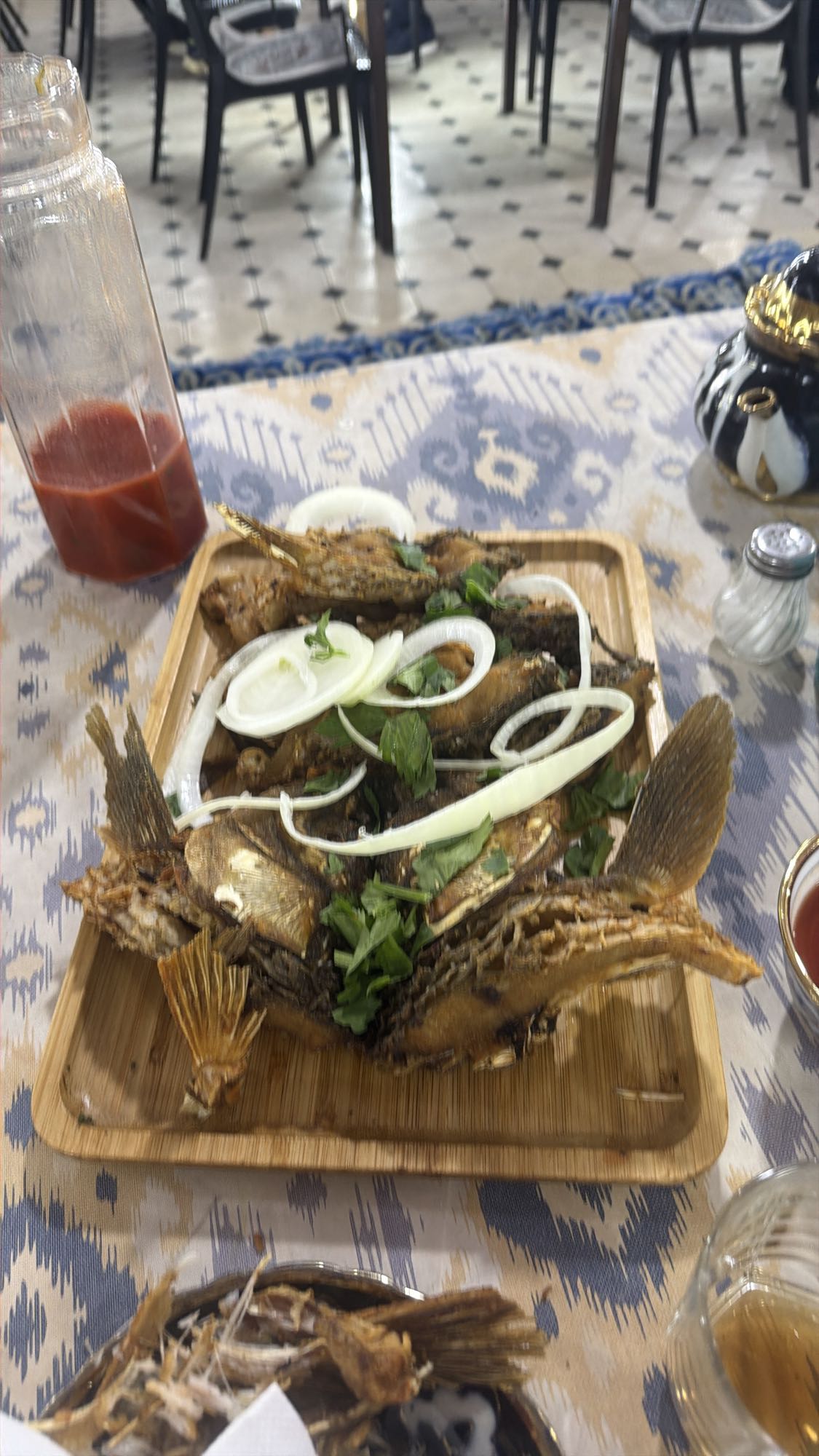 Жареная рыба с луком