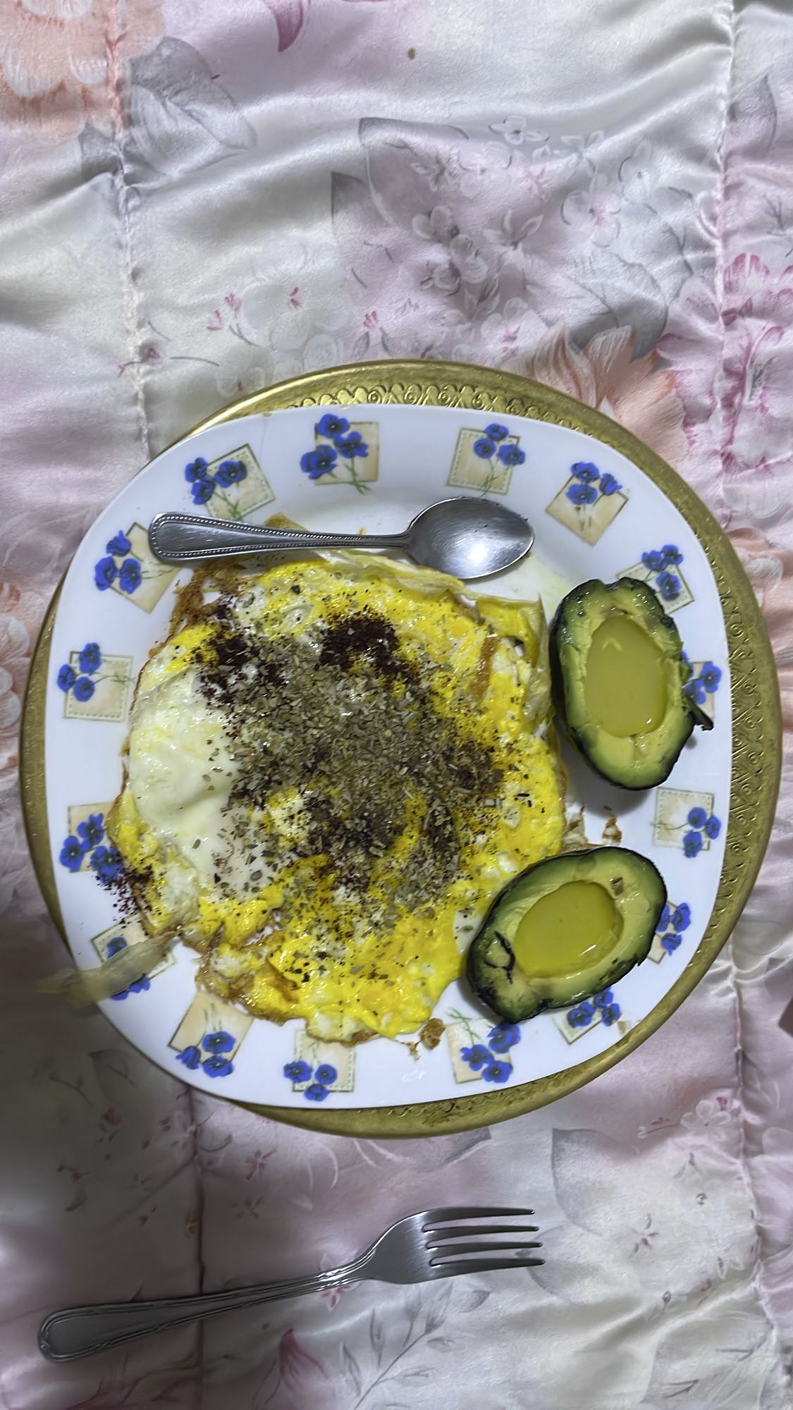 Fried Eggs with Avocado
