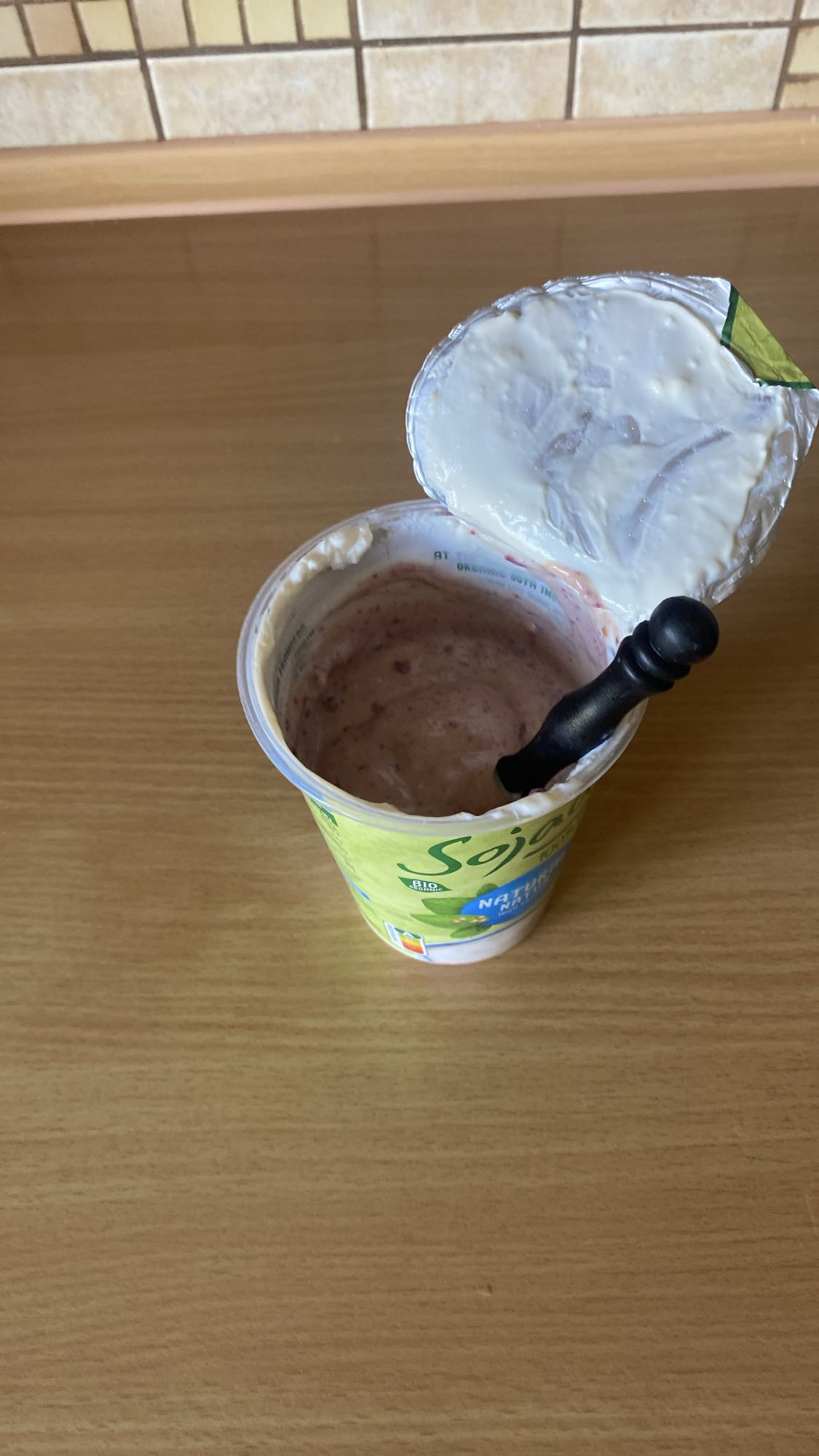Jogurt sojowy z owocami
